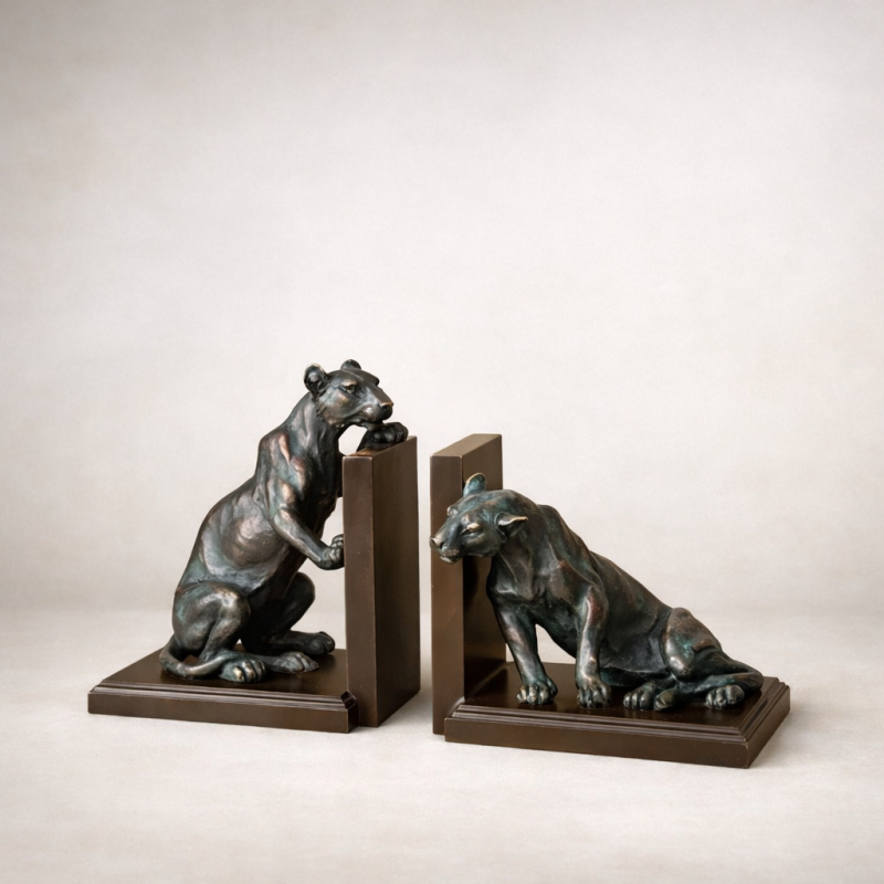 Serre-Livres en Bronze Lionnes Patine Vert-Bleu | Sculpture Artisanale de Luxe