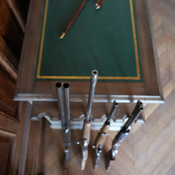 Îlot d’armurier en chêne massif – meuble gun room haut de gamme