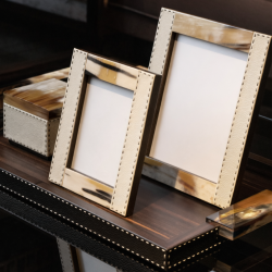 Cadre photo Dorotea en ébène, corne et cuir – Cadre luxe artisanal