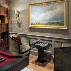 Table d’échecs Alfio en verre fumé et corne – Jeu de luxe haut de gamme