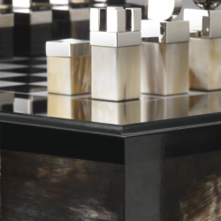 Table d’échecs Alfio en verre fumé et corne – Jeu de luxe haut de gamme